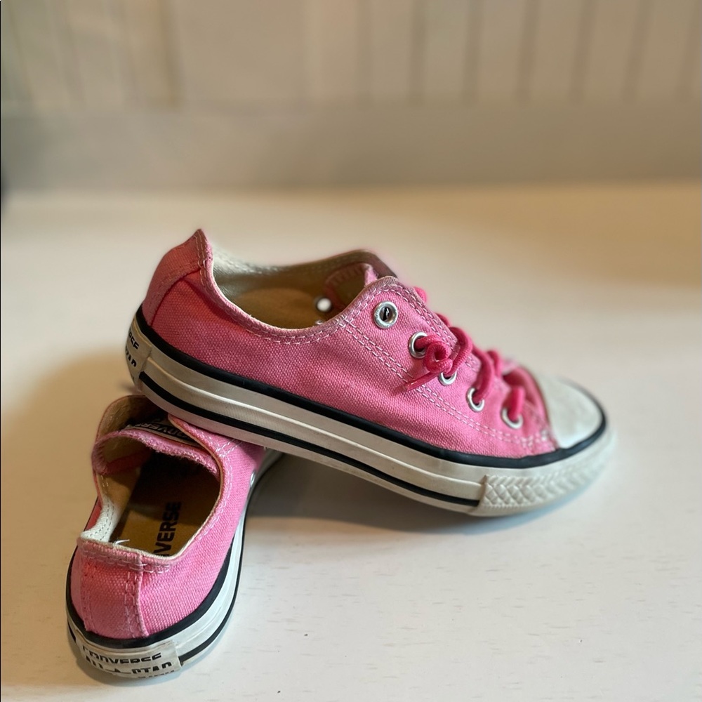 Girls pink converse 11